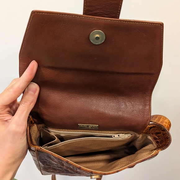 Claude Gerard Vintage Embossed Leather Crossbody Bag - Picture 8 of 9